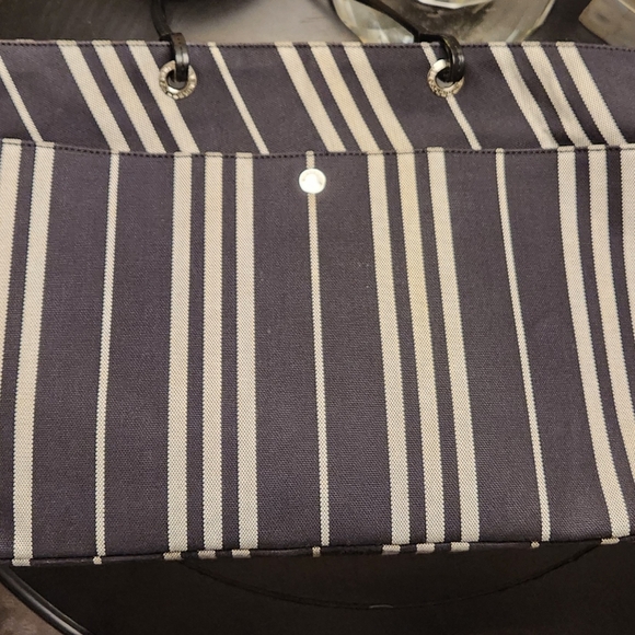 BURBERRY Large Tote Zip Shopper - Picture 5 of 15